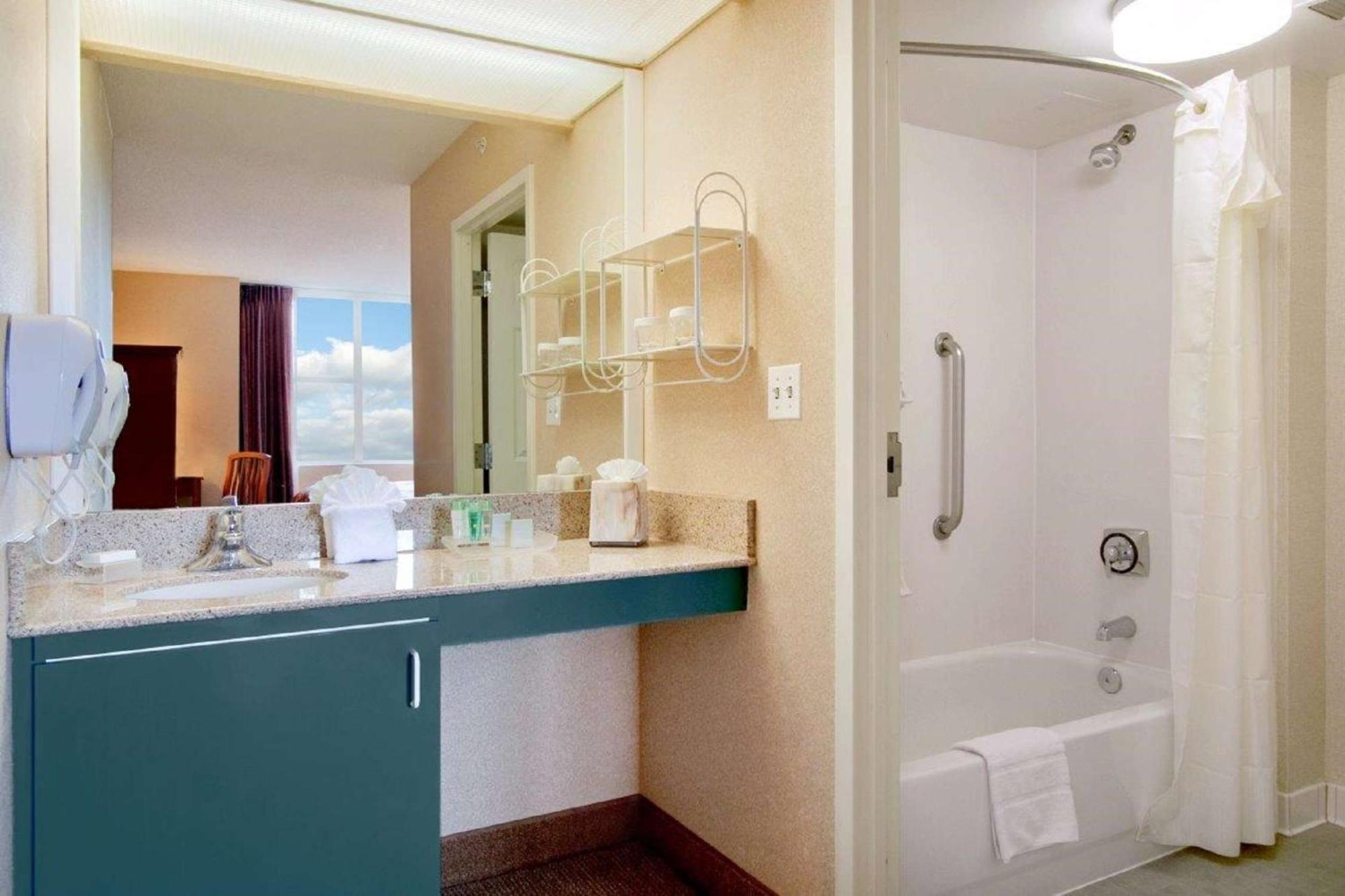 Homewood Suites By Hilton Falls Church Меррифилд Экстерьер фото